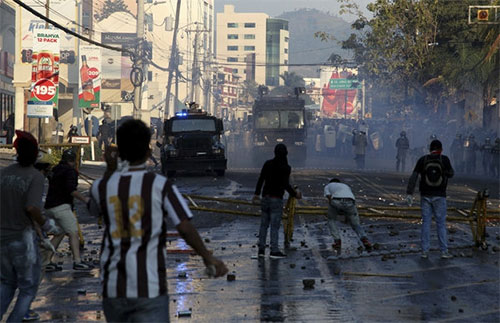 Protesta contra Hernández en Honduras termina con heridos